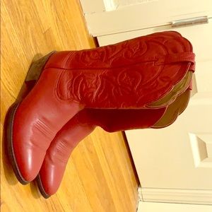 Red Ariat cowboy boots